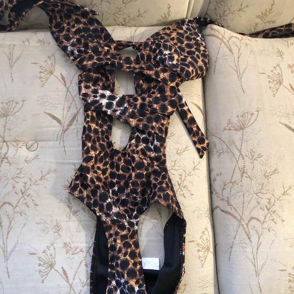 Leopard print sexy swimsuit